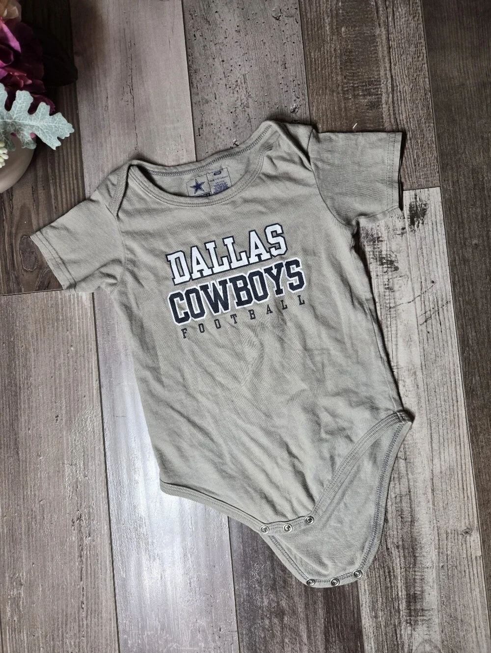 Cowboys Team Apparel Baby 18M Beige Dallas Cowboys Bodysuit